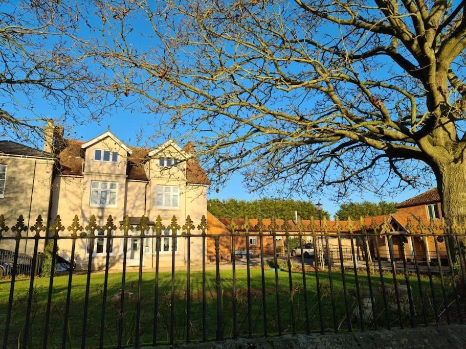 Stylish Georgian Apartment In An Ideal Location North Walsham Bagian luar foto